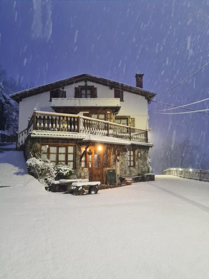 Hotel Rural El Sestil Dobres Exteriör bild