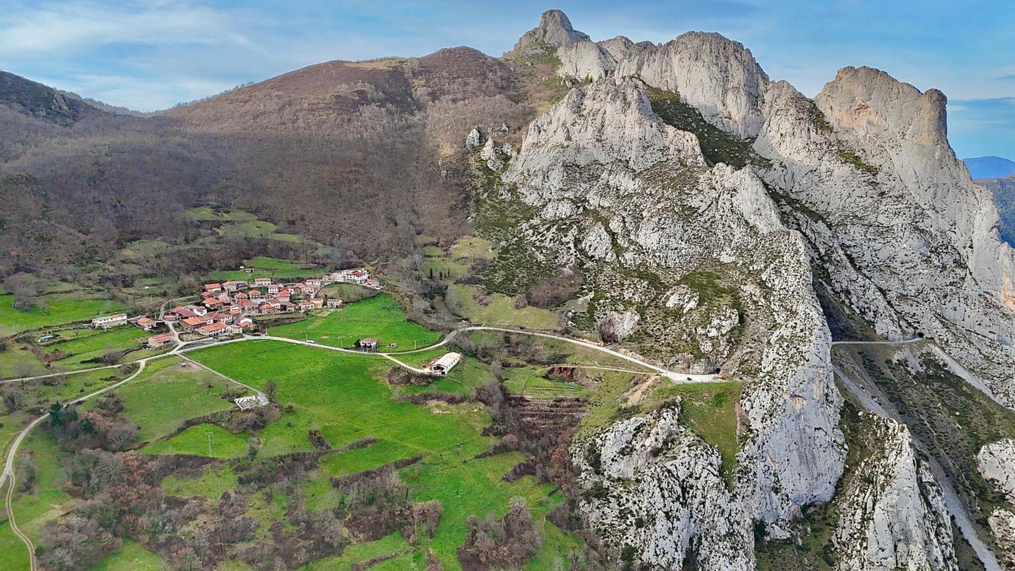 Hotel Rural El Sestil Dobres Exteriör bild