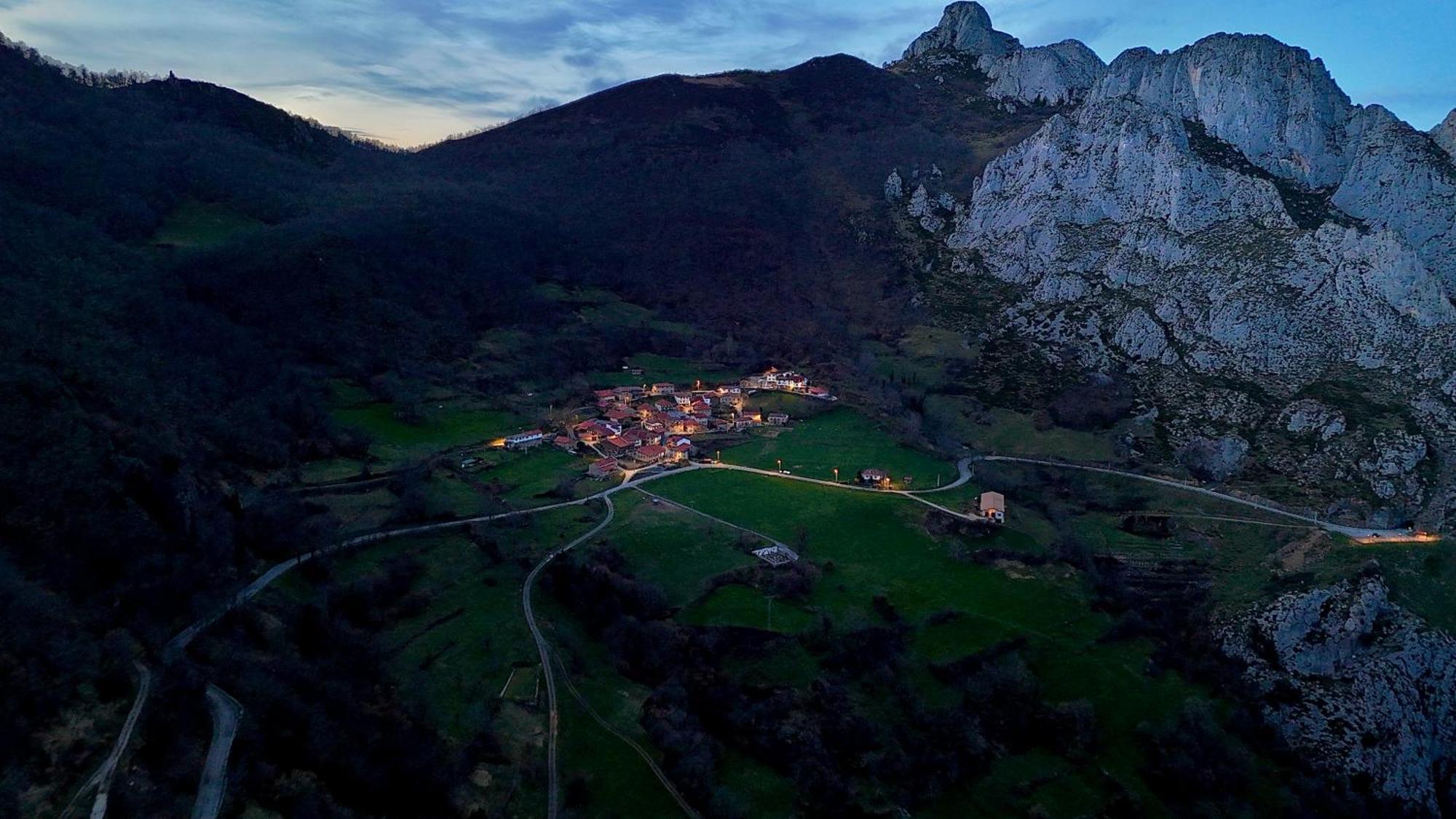 Hotel Rural El Sestil Dobres Exteriör bild