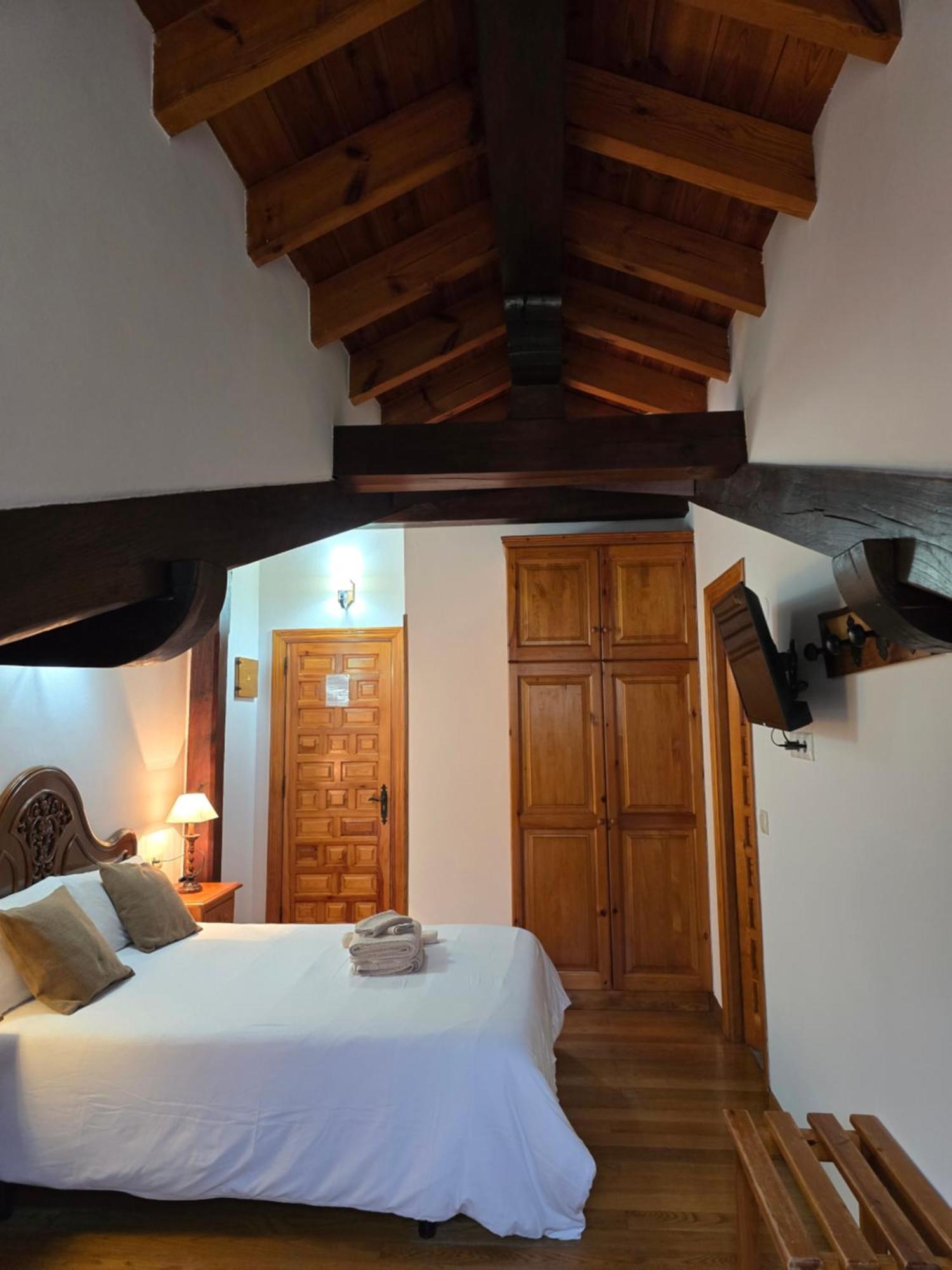 Hotel Rural El Sestil Dobres Exteriör bild